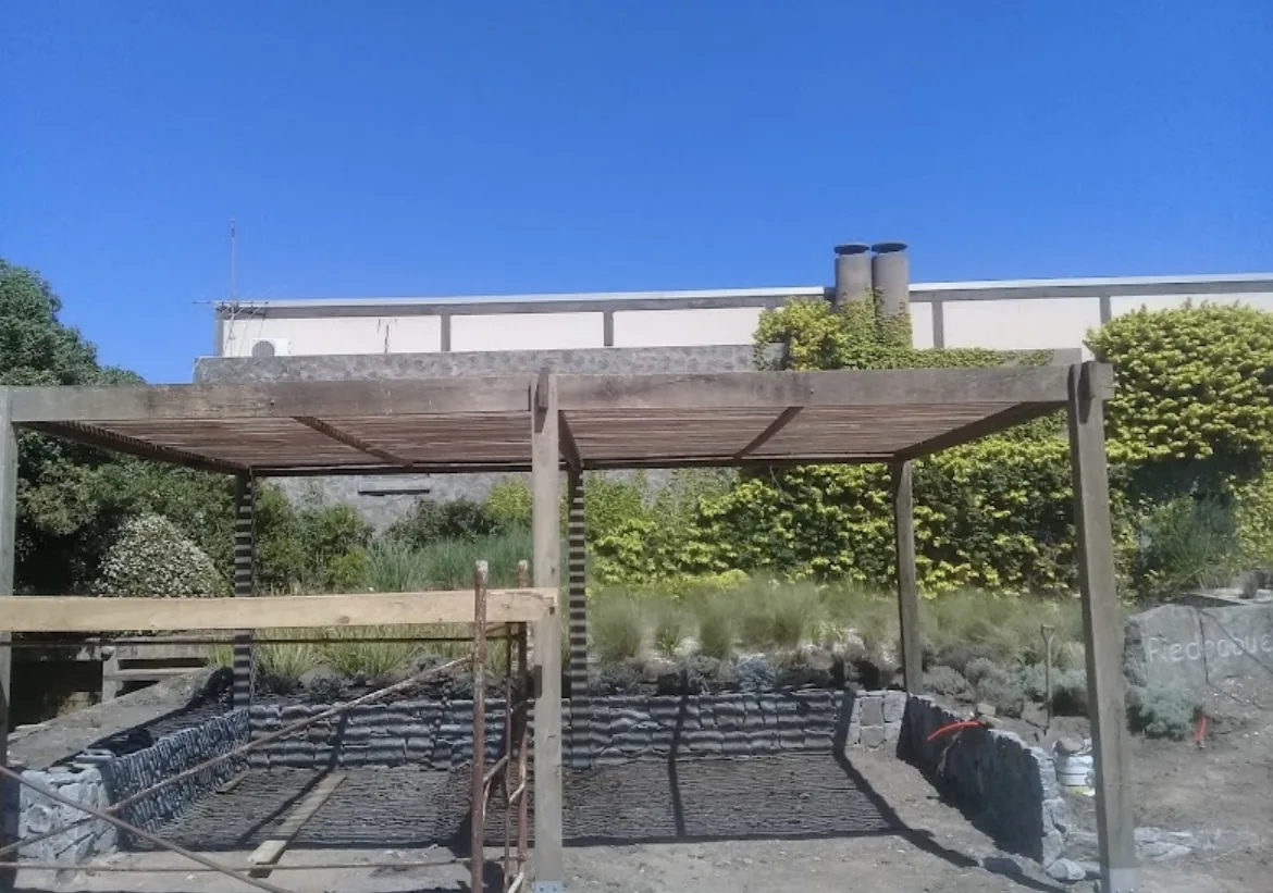 Estructura de madera en obra exterior